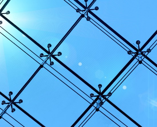 Ajuste final de cortinas de cristal en obra nueva en Tudela y resto de Navarra